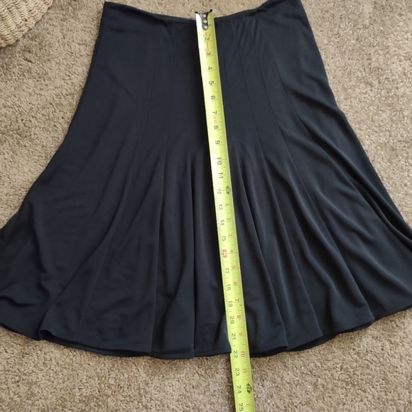 Ann Taylor Black Pleated Swing Skirt Sz. 0 - Picture 3 of 4